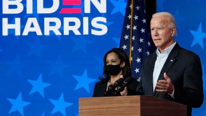 总统选手Joe Biden和副总统选手Kamala Harris2020竞选期间在特拉华州威尔明顿皇后剧院上台