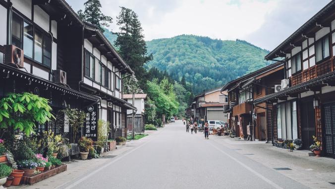 城市森林在白川乡，日本。